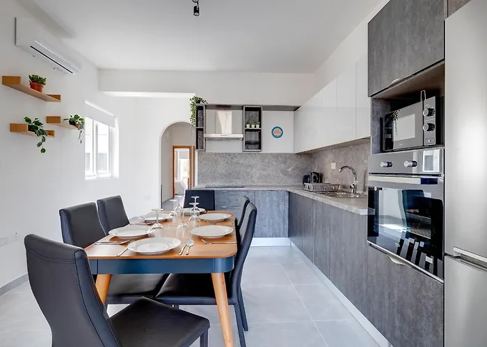 Contemporary 3br Retreat In Prime *