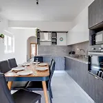 Contemporary 3br Retreat In Prime By Buena Vista *