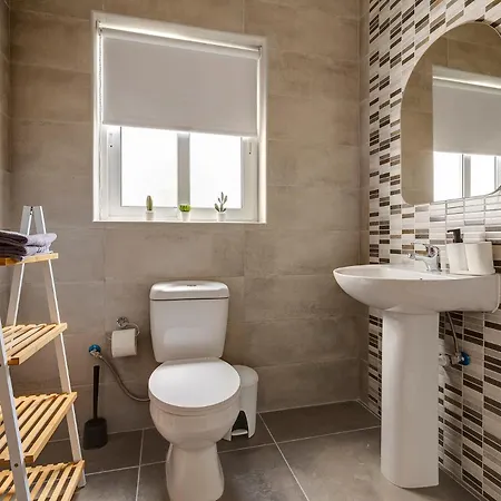 Contemporary 3br Retreat In Prime Lägenhet