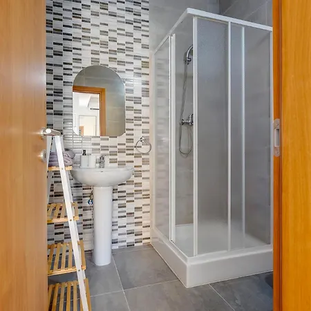 Contemporary 3br Retreat In Prime *