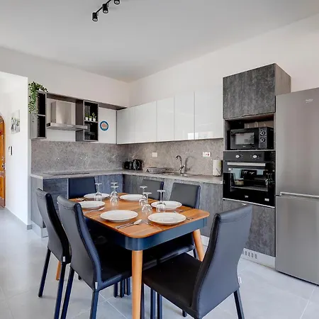 Contemporary 3br Retreat In Prime