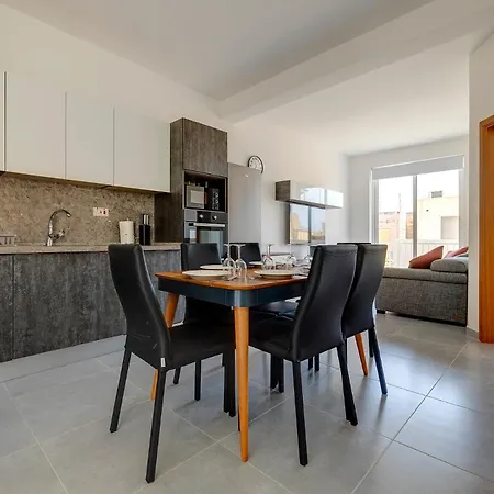 Apartment Contemporary 3br Retreat In Prime