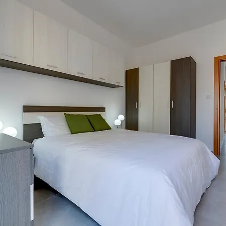 Apartment Contemporary 3br Retreat In Prime