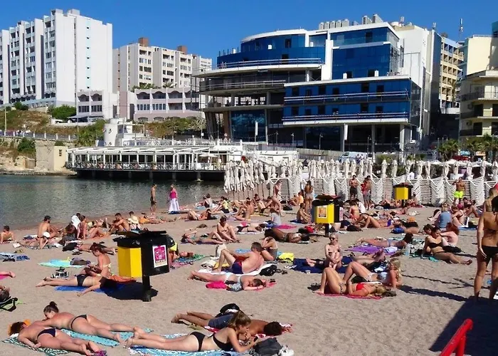 Contemporary 3br Retreat In Prime *