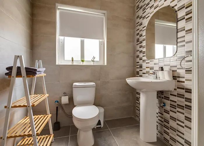 Contemporary 3br Retreat In Prime 아파트