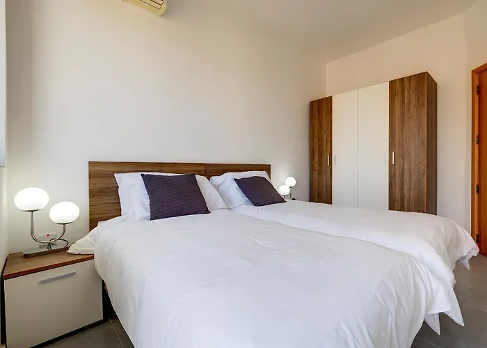 Contemporary 3br Retreat In Prime