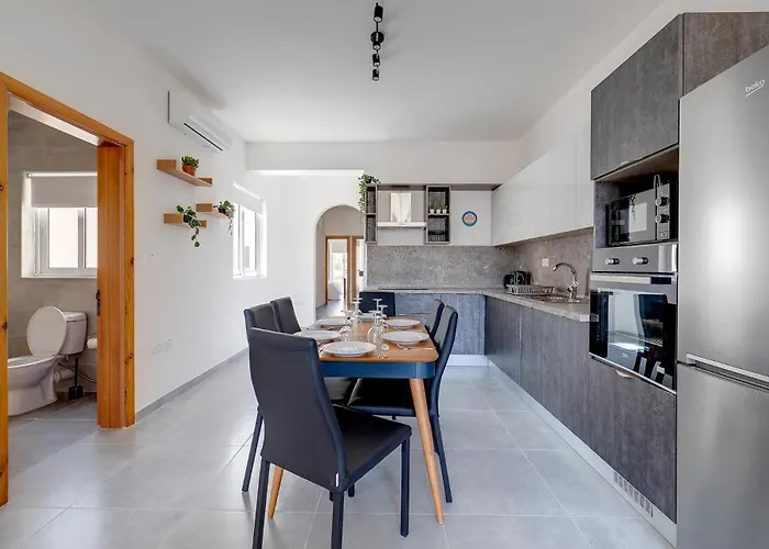 Contemporary 3br Retreat In Prime 아파트 슬리에마