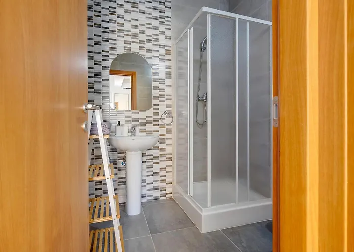 Contemporary 3br Retreat In Prime *