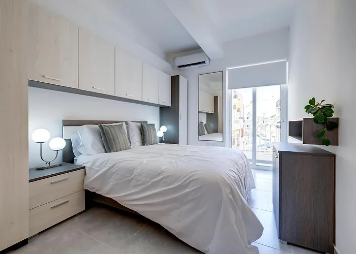 Contemporary 3br Retreat In Prime 슬리에마