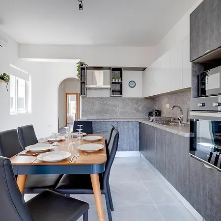 Contemporary 3br Retreat In Prime *