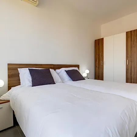 Contemporary 3br Retreat In Prime